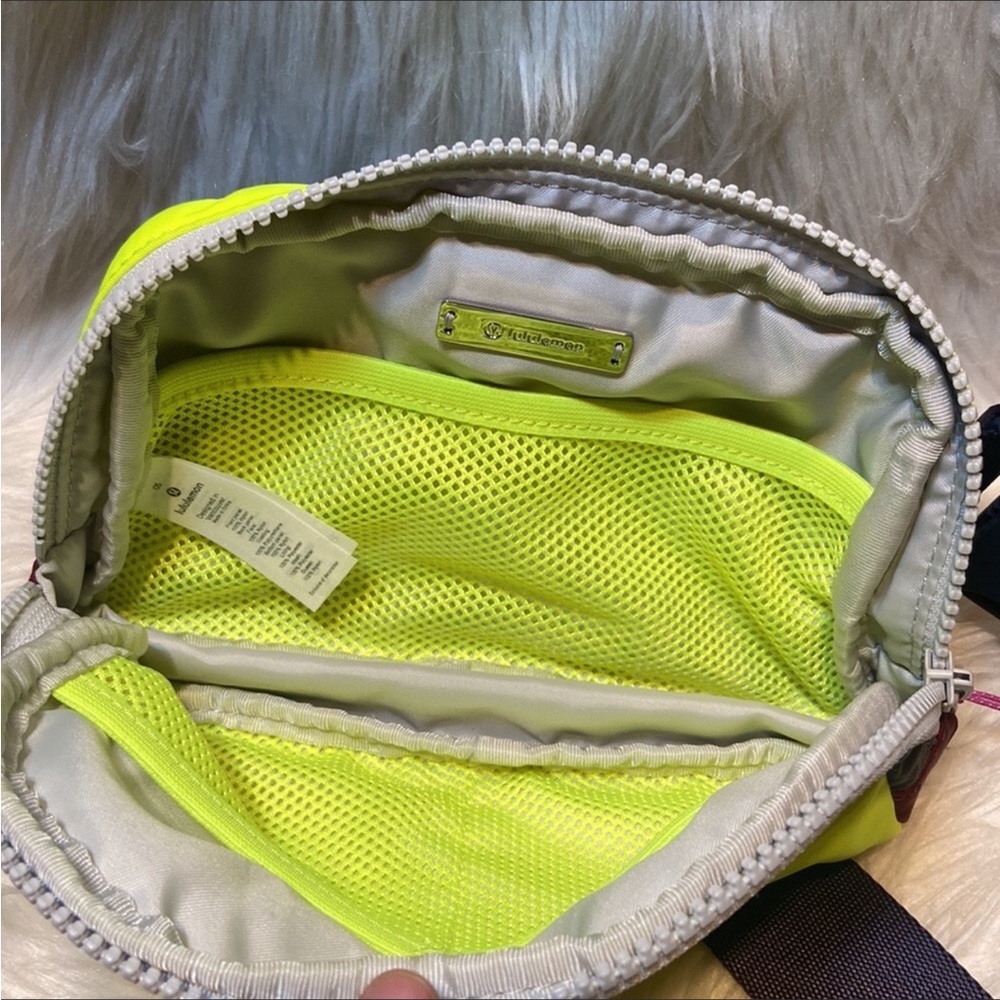 Lululemon Everywhere Belt Bag - Picture 13 of 14
